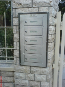 Kültéri postaláda kert felöli oldal Kültéri postaláda kert felöli oldal