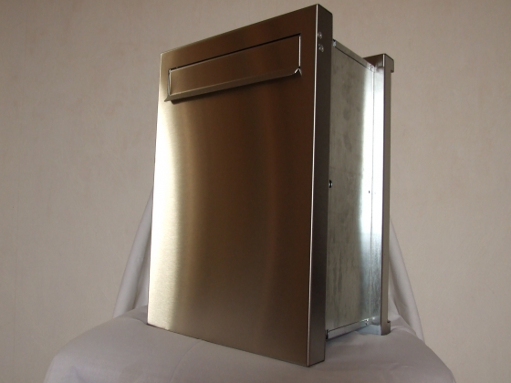 Rozsdamentes falba építhető postaláda.JPG Rozsdamentes falba építhető postaláda